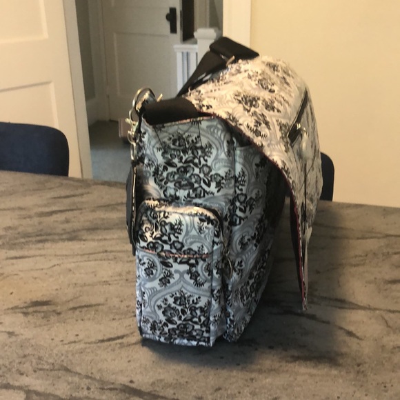 Fashion Diaper Bag with changing Pad - Picture 3 of 6